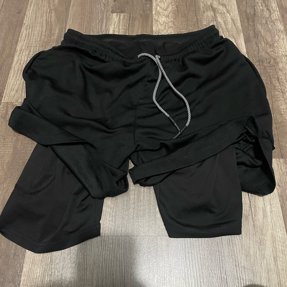 Men’s size medium running shorts with liner